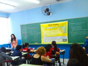 Aos 15 anos, Ana Paula dá aulas no projeto aos do- mingos e retribui o conhecimento que adquiriu. (Foto: Therezinha Lopes/Arquivo Pessoal)