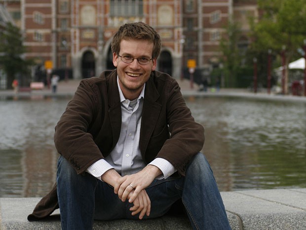 O escritor americano John Green, autor de 'A culpa é das estrelas' (Foto: Divulgação/Intrínseca)